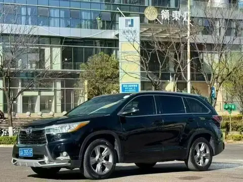 Toyota Highlander 2017 — фото 1