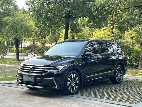 Volkswagen Tiguan L 2022 — фото 1
