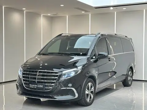 Mercedes-Benz 威霆 2025