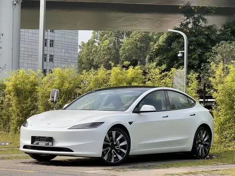 Tesla Model 3 2023 — фото 1