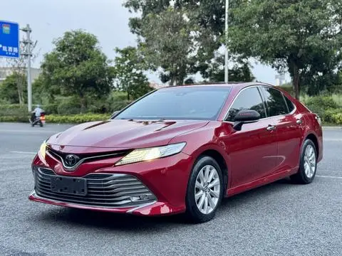 Toyota Camry 2018 — фото 1