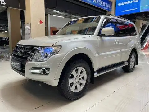 Mitsubishi 帕杰罗 2016