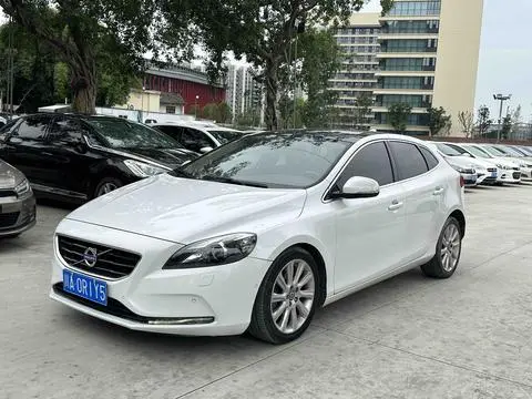 Volvo V40 2015 — фото 1