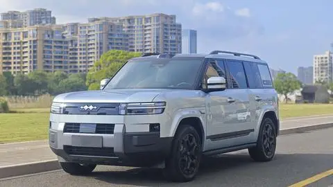 BYD Leopard 钛7 PHEV 2025