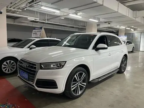 Audi Q5L 2020 — фото 1