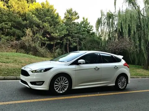 Ford Focus 2015 — фото 1