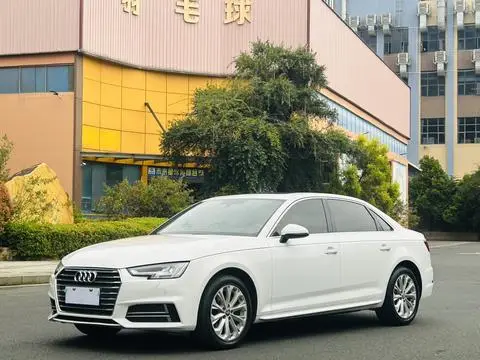 Audi A4L 2019 — фото 1