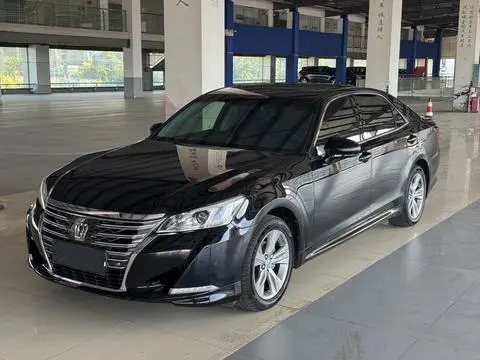 Toyota Crown 2015