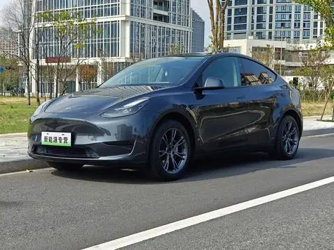 Tesla Model Y 2024 — фото 1