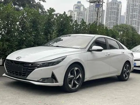 Hyundai Elantra 2021 — фото 1