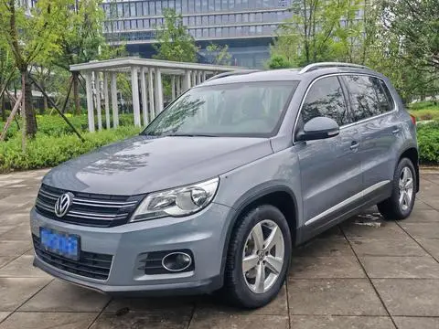Volkswagen Tiguan 2012 — фото 1
