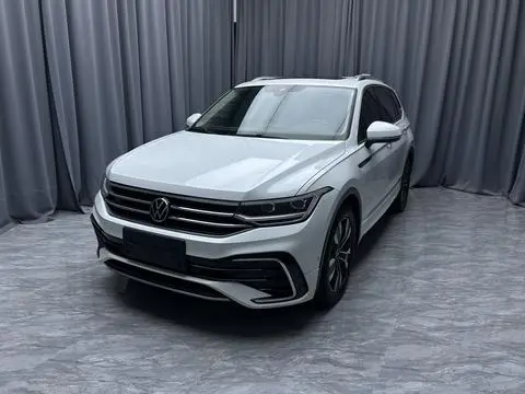 Volkswagen Tiguan L 2023 — фото 1