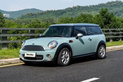 MINI CLUBMAN 2011
