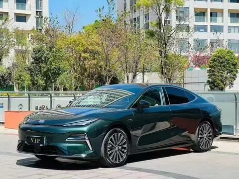 Geely 星耀8 PHEV 2025