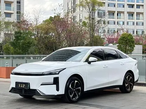 Geely L6 2025
