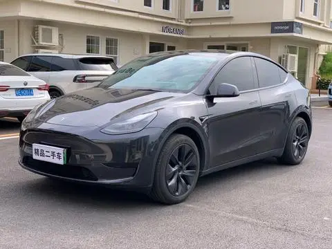 Tesla Model Y 2024 — фото 1