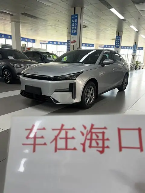 Geely L6 2025