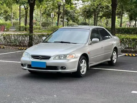 Honda Accord 2001 — фото 1