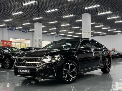 Volkswagen Passat 2023 — фото 1