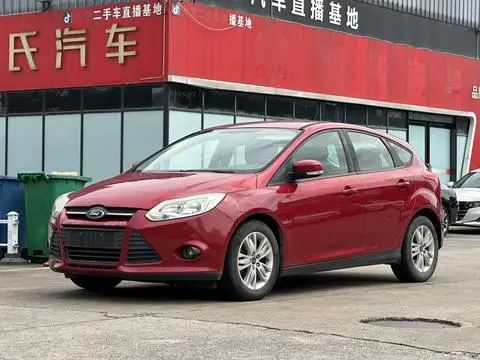 Ford Focus 2012 — фото 1