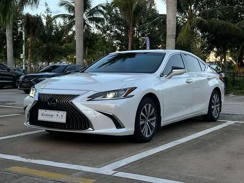 Lexus ES 2020