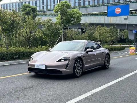 Porsche Taycan 2022