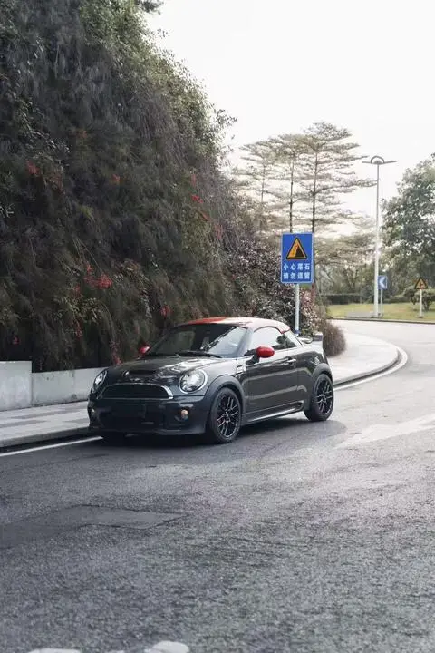 MINI JCW COUPE 2013
