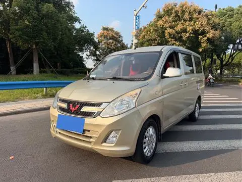 Wuling 荣光V 2016