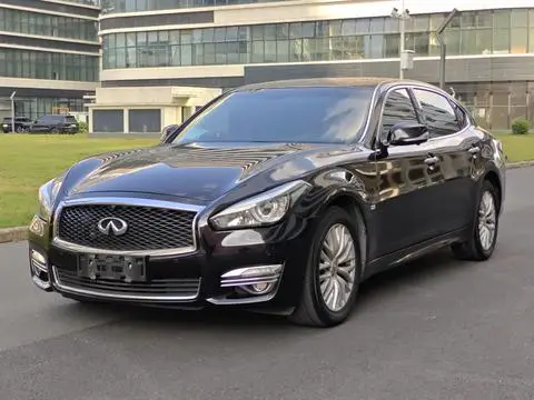 Infiniti Q70 2015