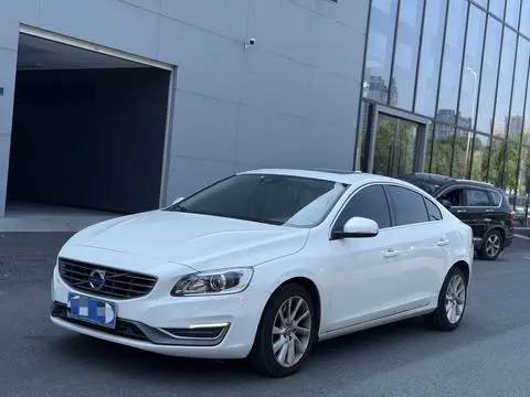 Volvo S60 2015 — фото 1