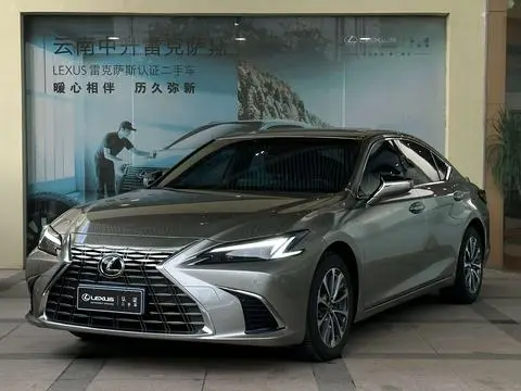 Lexus ES 2025