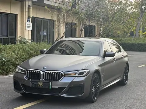 BMW 5 Series PHEV 2021 — фото 1