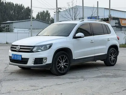 Volkswagen Tiguan 2015 — фото 1