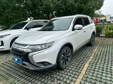 Mitsubishi 欧蓝德 2019 — фото 1