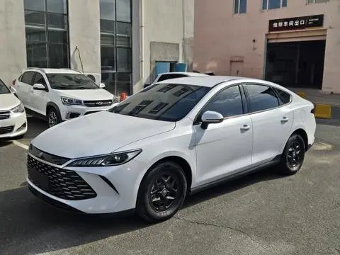 BYD 秦PLUS DM 2025 — фото 1