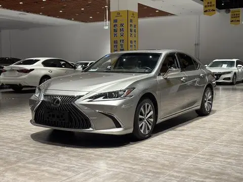 Lexus ES 2020