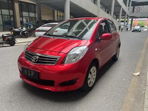 Toyota 雅力士 2011