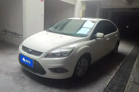 Ford Focus 2013 — фото 1