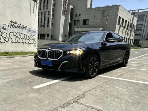 BMW 5 Series 2024 — фото 1