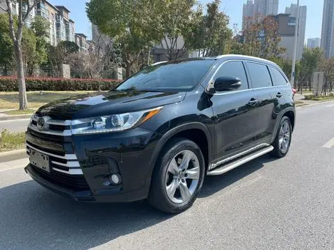 Toyota Highlander 2021 — фото 1