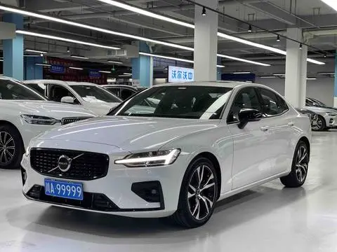 Volvo S60 2025
