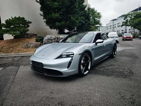 Porsche Taycan 2022