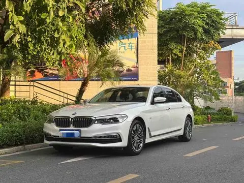 BMW 5 Series 2018 — фото 1