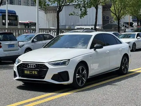 Audi A4L 2022 — фото 1