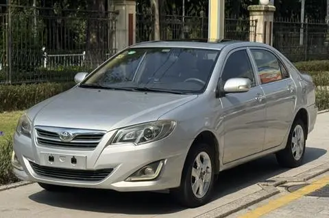Toyota Corolla Altis 2013 — фото 1