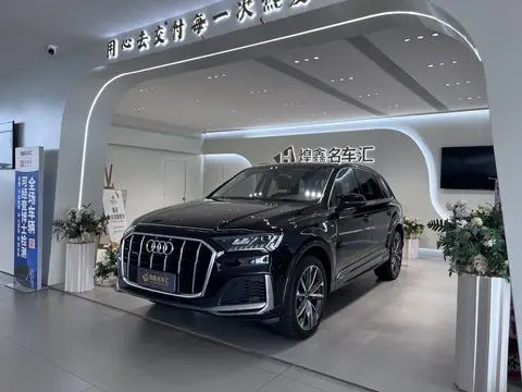 Audi Q7 2021 — фото 1