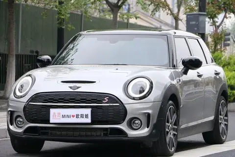MINI CLUBMAN 2023