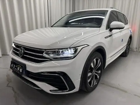 Volkswagen Tiguan L 2023 — фото 1