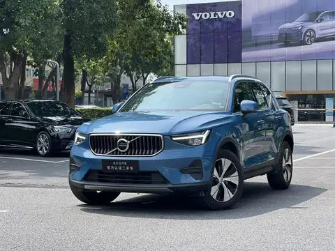 Volvo XC40 2025