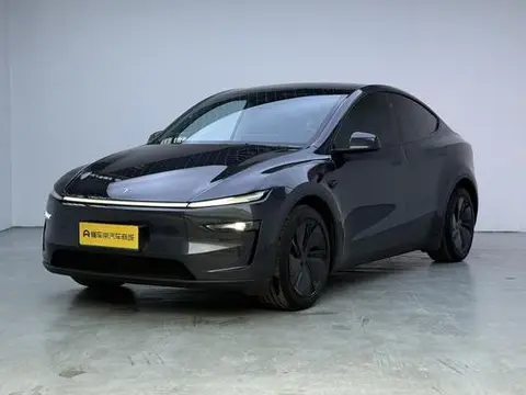 Tesla Model Y 2025